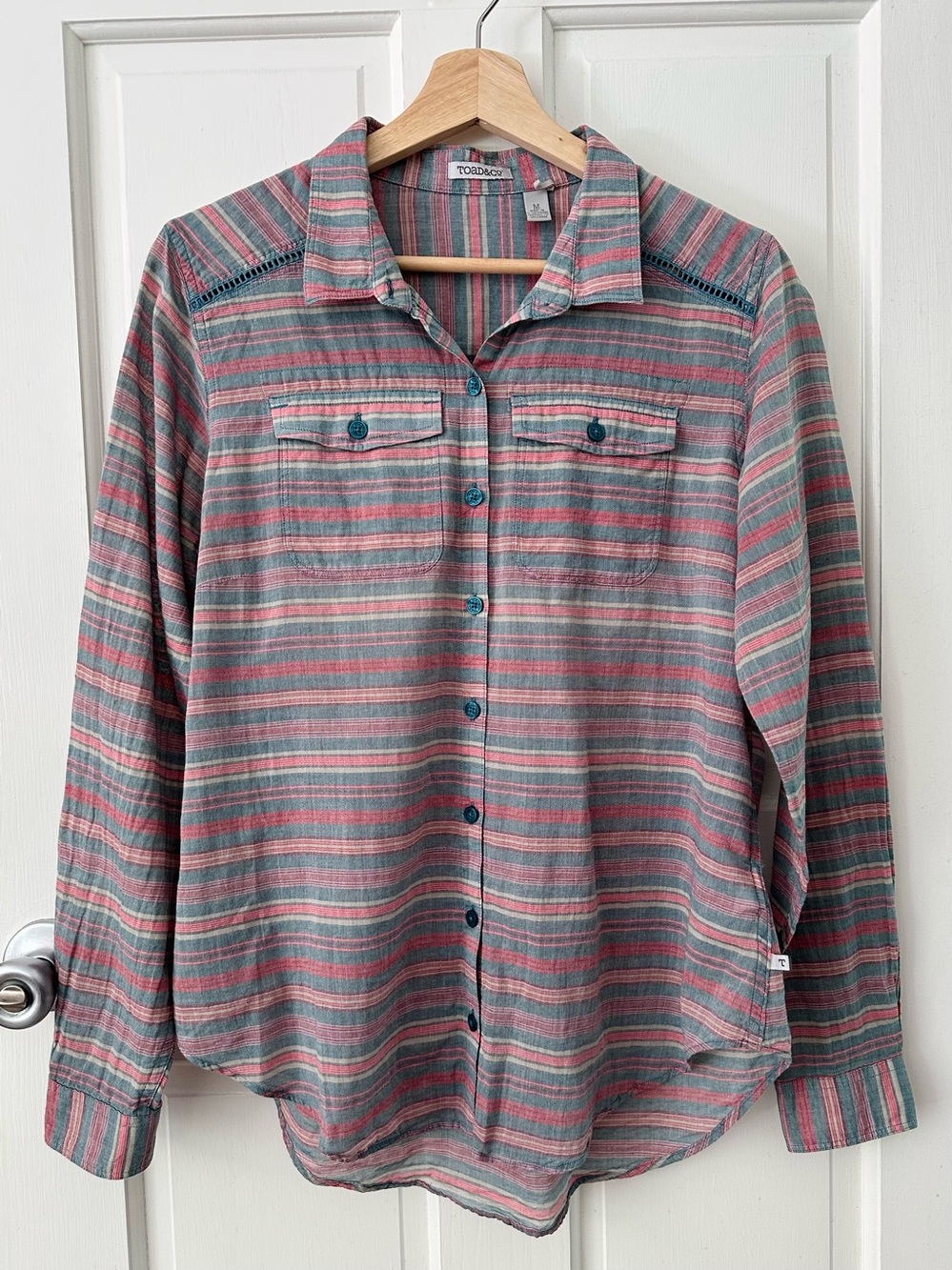 Toad&Co Chambray Long Sleeve Button Up Shirt 100% Organic Cotton Women Size M
